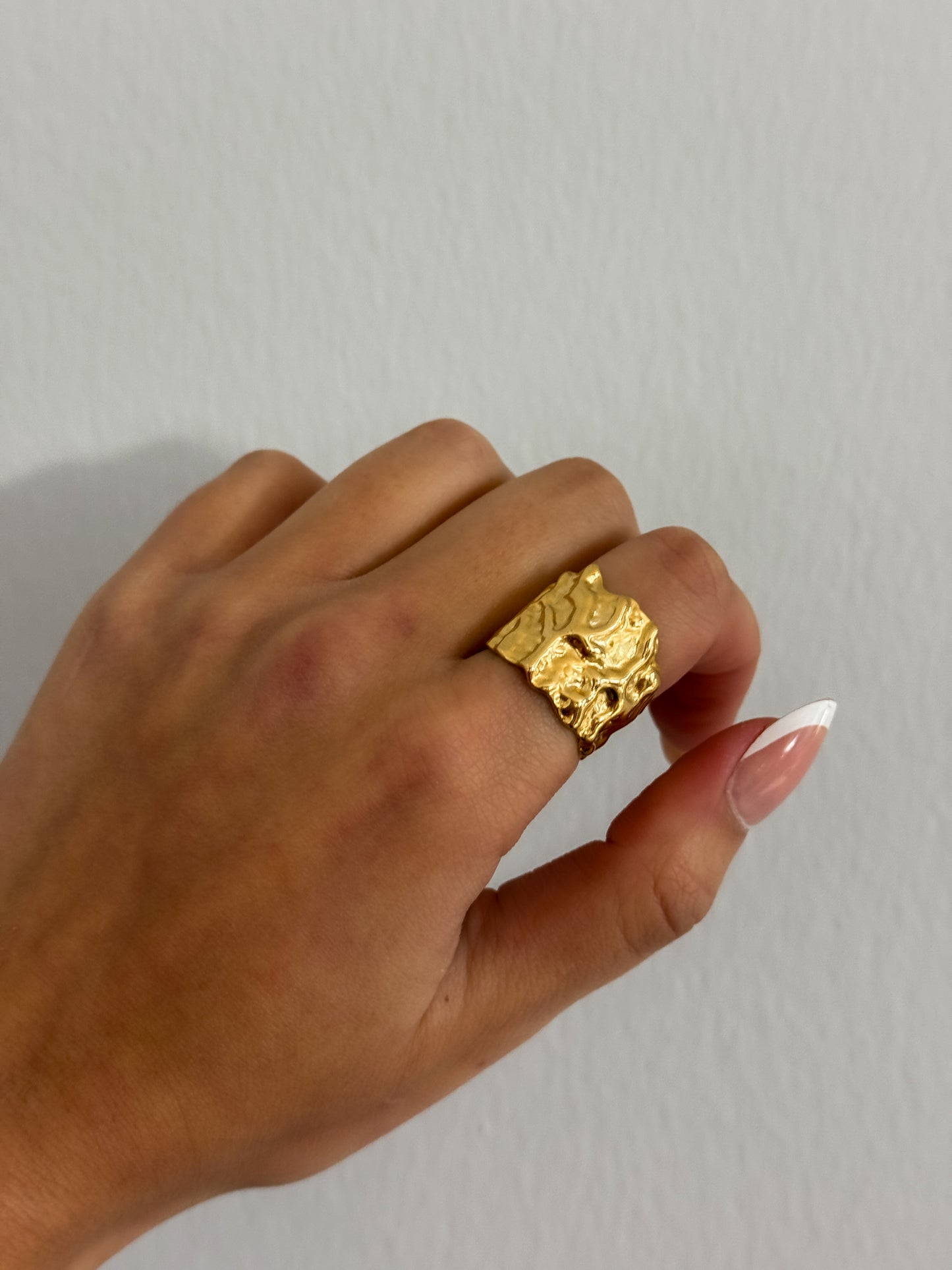 Eloria Textured Band