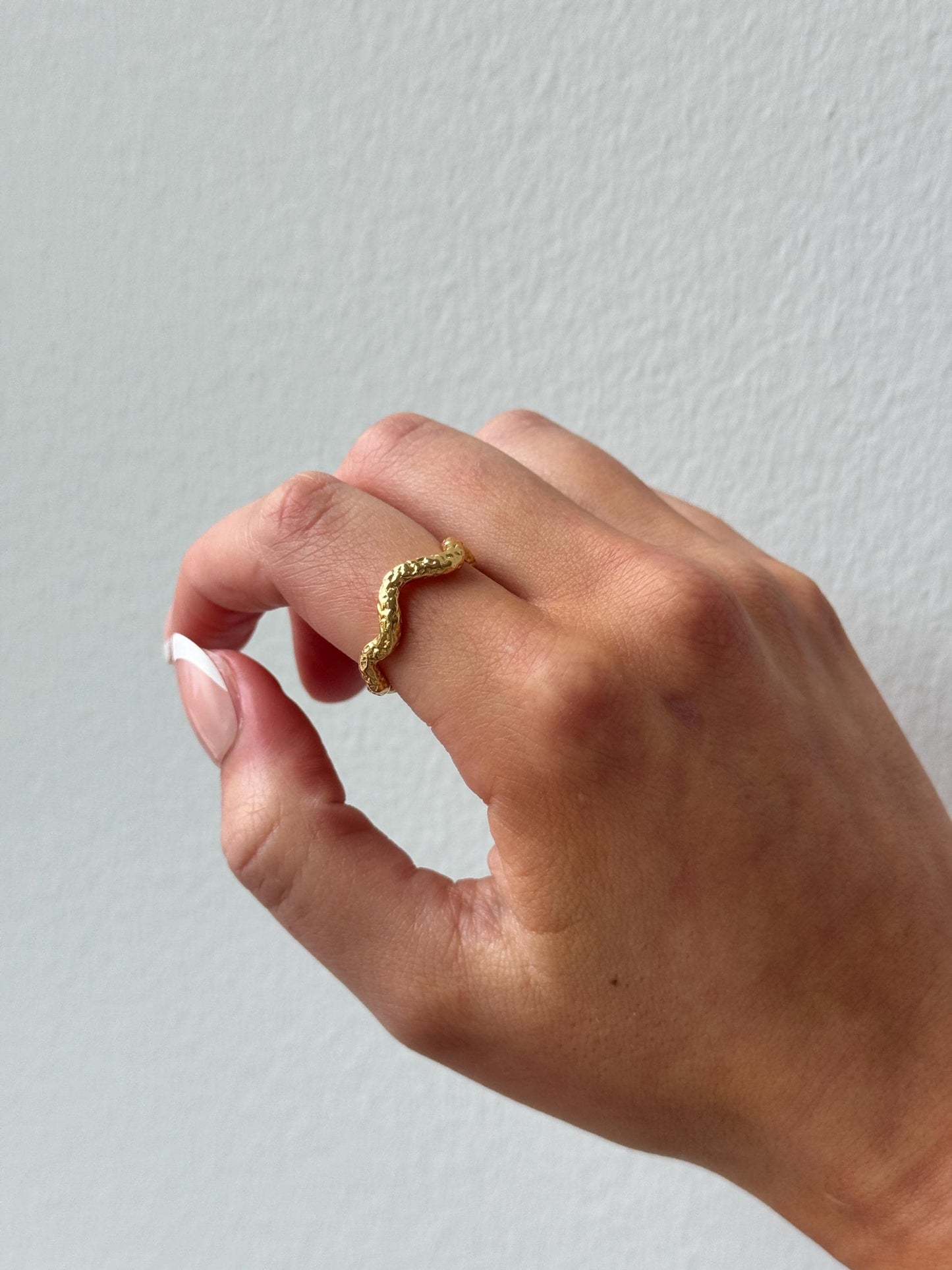 Gold Wave Ring, chunky gold band ring for women, gold vintage ring, stackable ring gift for her, hammered textured ring, wavy statement ring