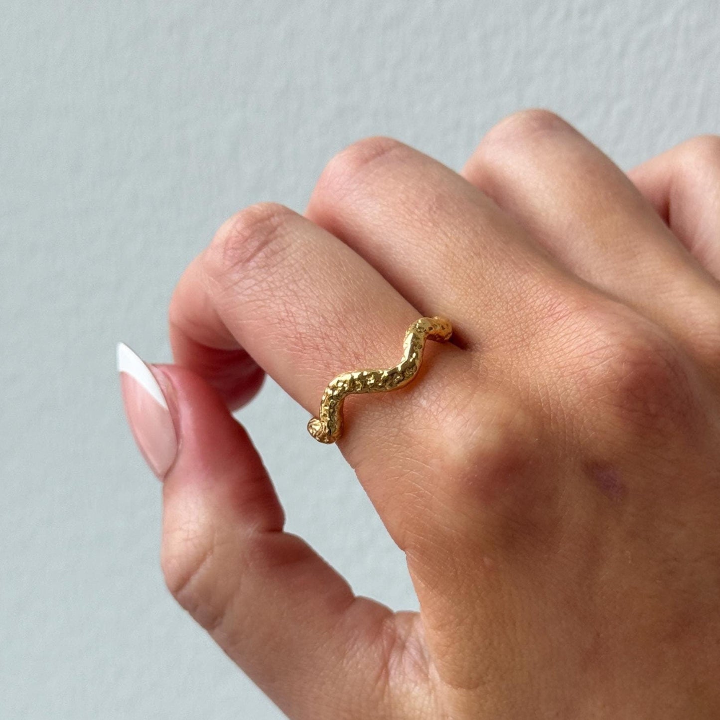 Gold Wave Ring, chunky gold band ring for women, gold vintage ring, stackable ring gift for her, hammered textured ring, wavy statement ring