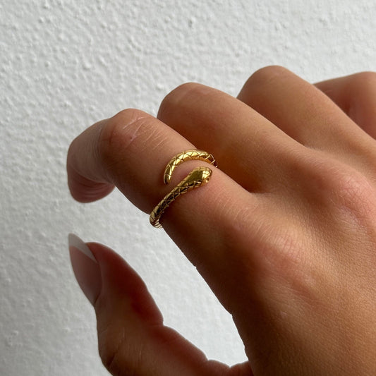 Gold snake ring, gold ring for her, serpent wrap ring, animal ring, gift for sister, dainty ring, thin gold ring, gold snake ring for women