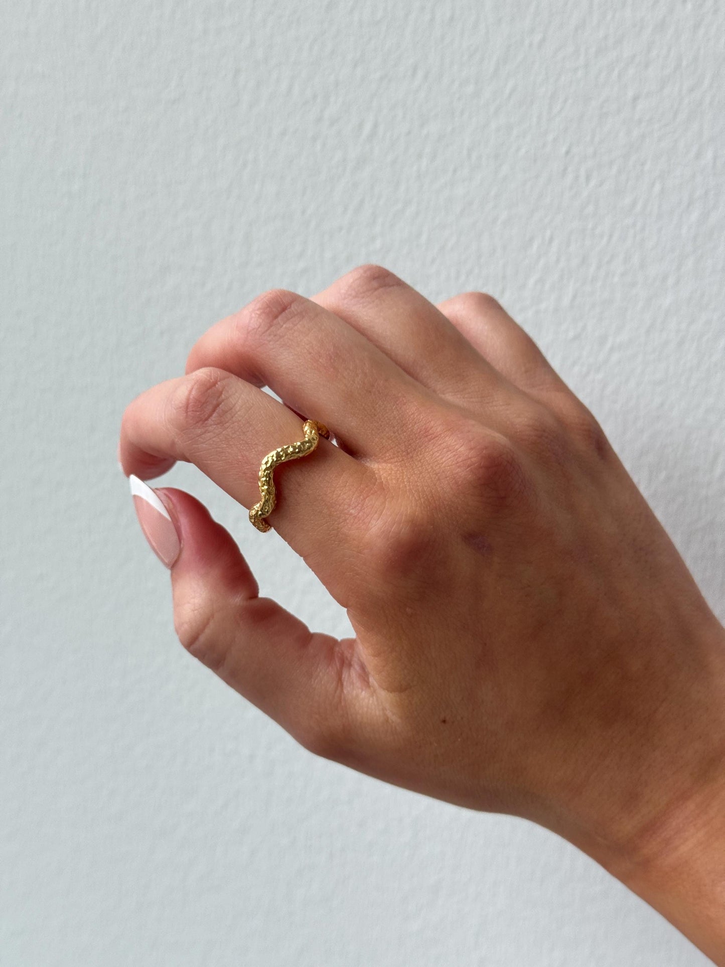 Gold Wave Ring, chunky gold band ring for women, gold vintage ring, stackable ring gift for her, hammered textured ring, wavy statement ring