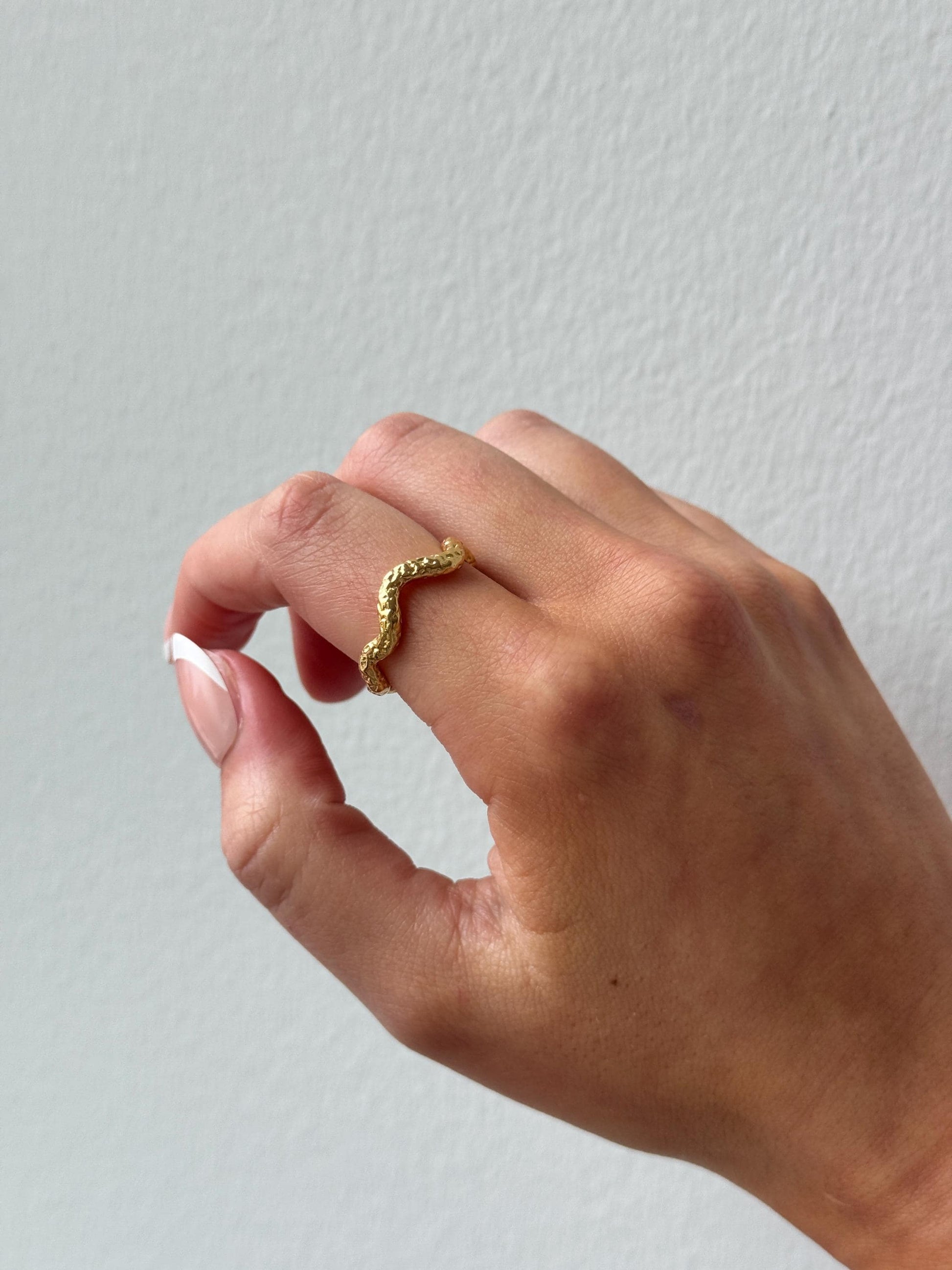 Gold Wave Ring, chunky gold band ring for women, gold vintage ring, stackable ring gift for her, hammered textured ring, wavy statement ring
