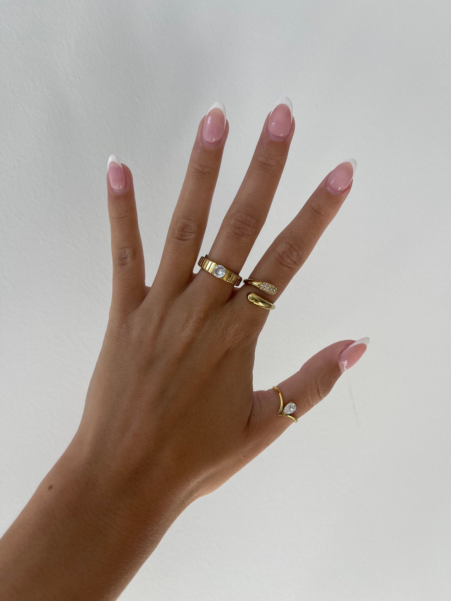 Thin dainty ring, thin gold ring with stone, dainty gold band ring, stackable ring, think gold ring band, thin gold ring band women stone