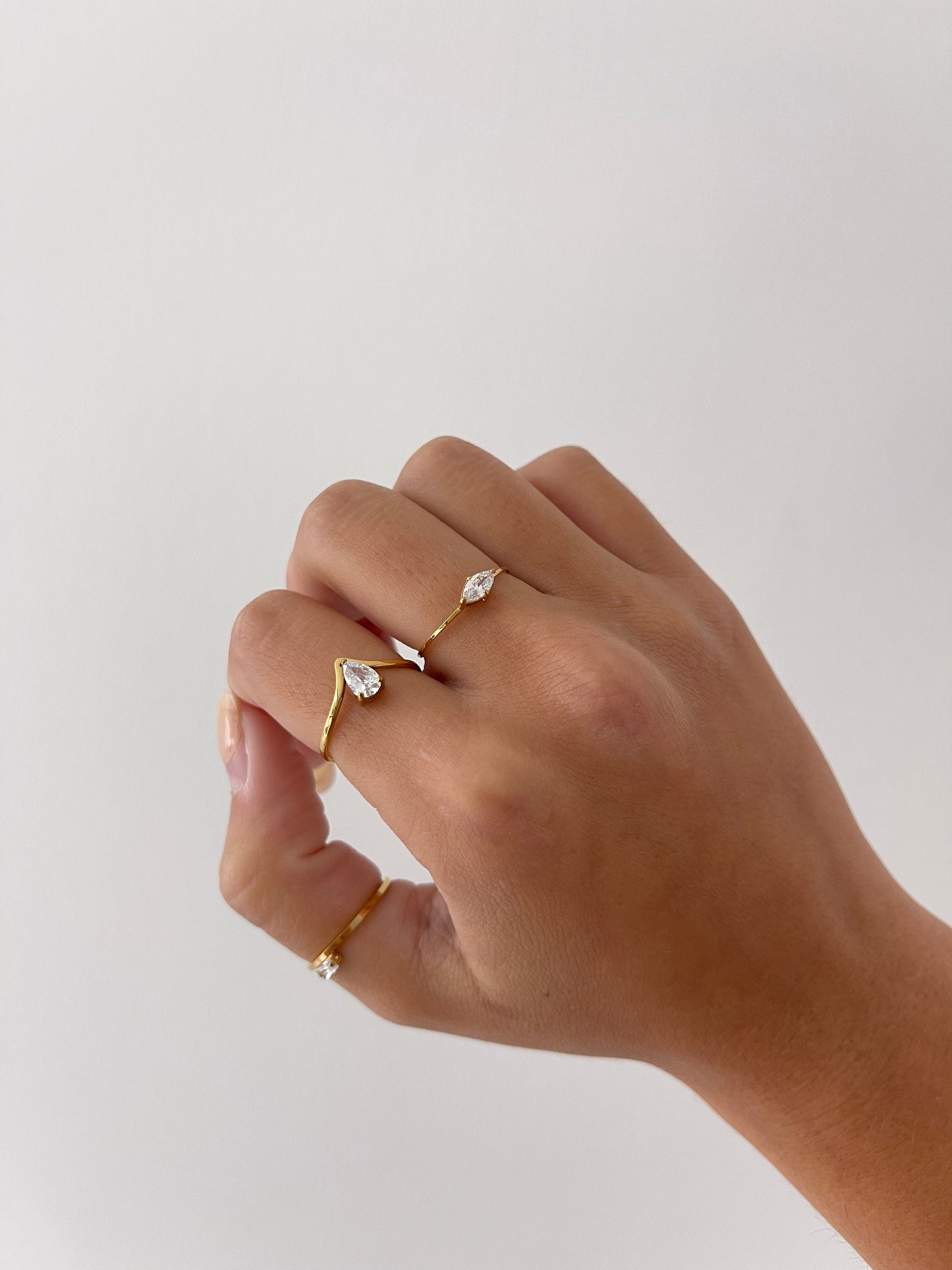 Thin dainty ring, thin gold ring with stone, dainty gold band ring, stackable ring, think gold ring band, thin gold ring band women stone