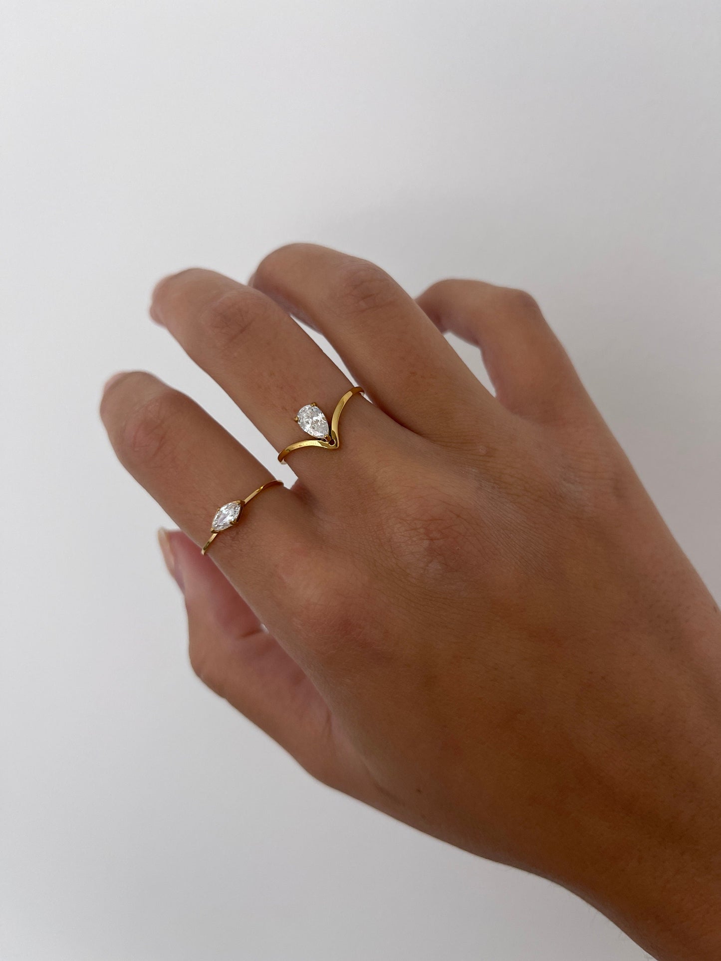 Thin dainty ring, thin gold ring with stone, dainty gold band ring, stackable ring, think gold ring band, thin gold ring band women stone