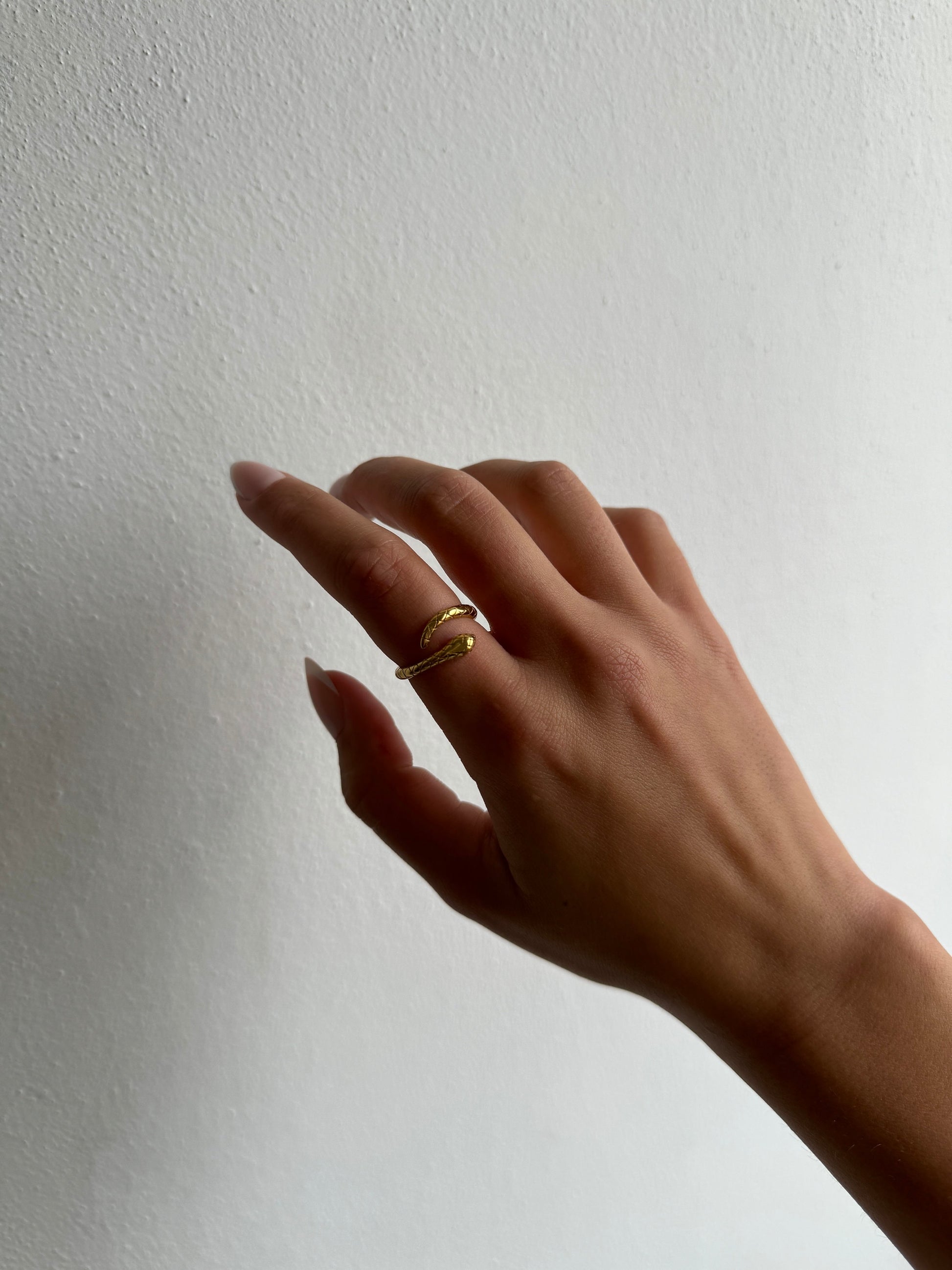 Gold snake ring, gold ring for her, serpent wrap ring, animal ring, gift for sister, dainty ring, thin gold ring, gold snake ring for women